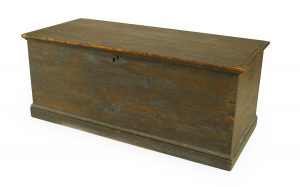 American Country Pine Trunk